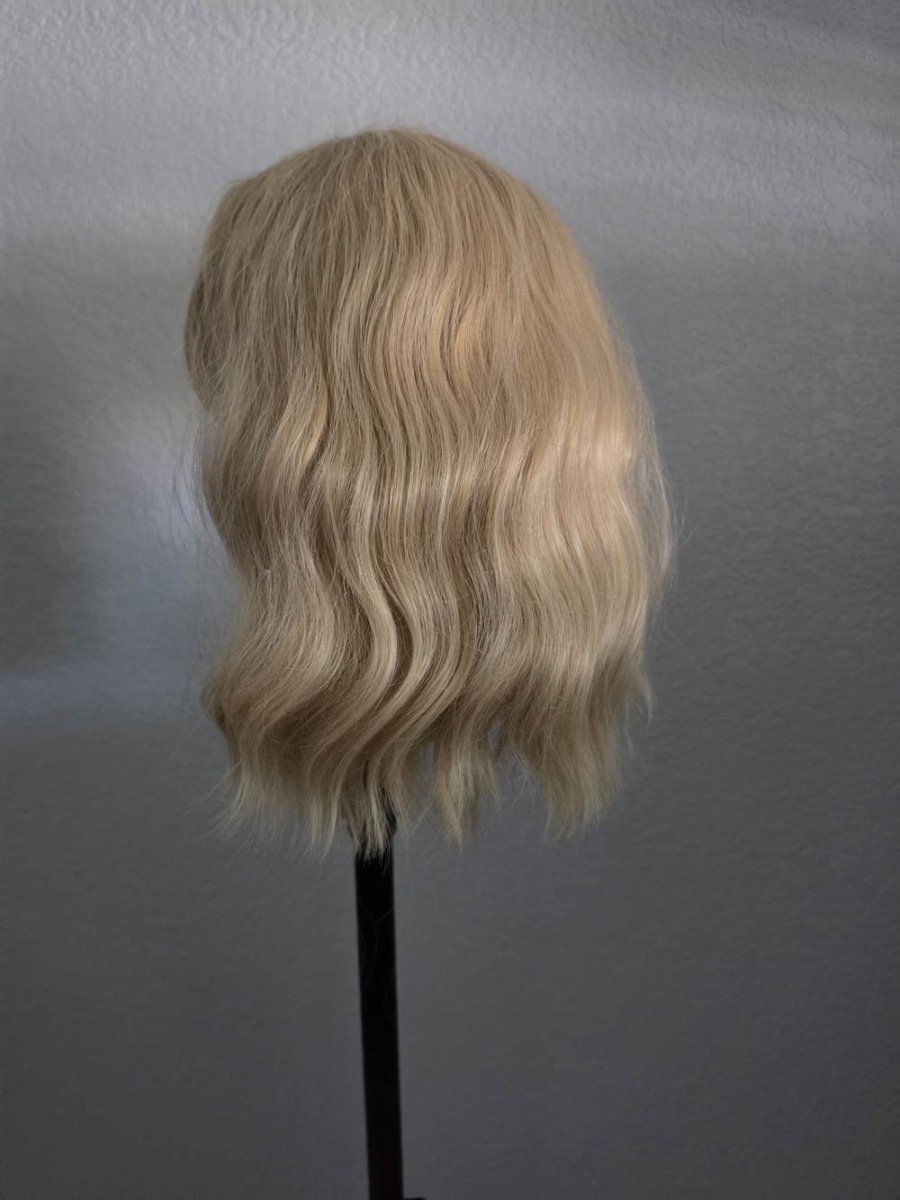 Blonde Wave Short Bob Wigs With Air Bangs Shoulder Length Wig For Women and Girl - Picture 9 of 14